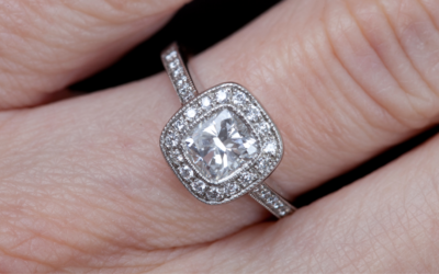 Can A Single Woman Wear A Diamond Ring?